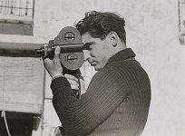 330px-RobertCapabyGerdaTaro.jpg