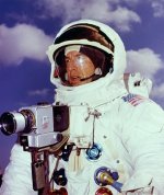 hasselblad-apollo-13-Jim-Lovell.jpg