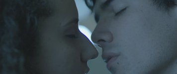 Kiss_LogFilm_DC2.jpg