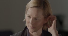 Laura_Linney_1.jpg