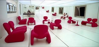 2001e28093space-station-furniture.jpg
